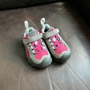 Keen toddler shoes, never worn